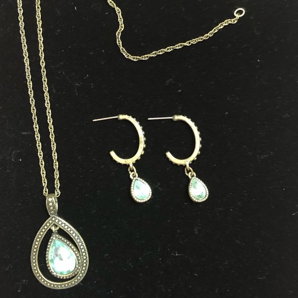 2 Piece Costume Jewelry Set - Picture 5 of 7